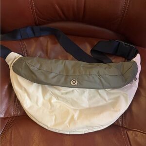 Lululemon large classic belt bag 3.5L